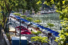 Illustration - Swimming in the Seine - Paris