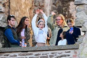 LALEH BORGHOLM ROYALS