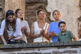 LALEH BORGHOLM ROYALS