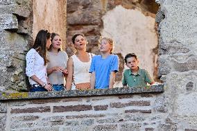 LALEH BORGHOLM ROYALS