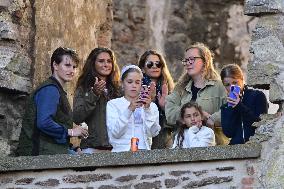 LALEH BORGHOLM ROYALS
