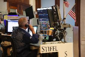 Stocks Up in New York - NYC