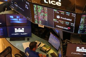 Stocks Up in New York - NYC