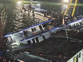 37 Tourists Dead After Ferry Capsizes - Vietnam