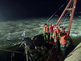 37 Tourists Dead After Ferry Capsizes - Vietnam