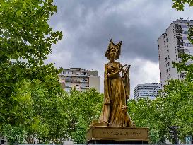 Ten Women Honoured On Rue De La Chapelle - Paris