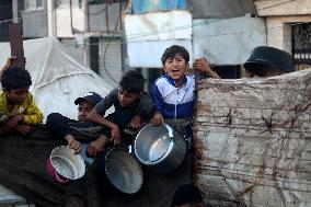 Palestinians Queue For Food Amid Ongoing Hunger Crisis - Gaza