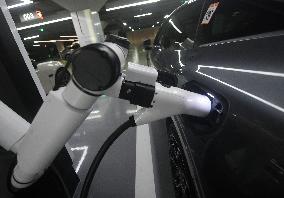 Intelligent Charging Robot