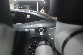 Intelligent Charging Robot