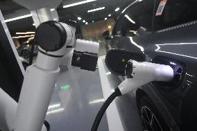Intelligent Charging Robot