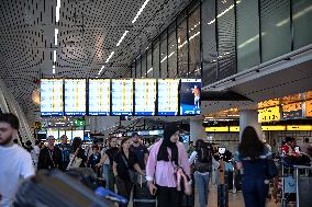 Busiest Travel Day At Schiphol Airport - Amsterdam