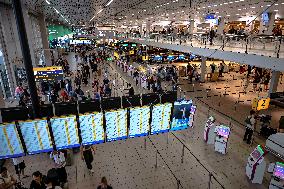Busiest Travel Day At Schiphol Airport - Amsterdam