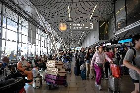 Busiest Travel Day At Schiphol Airport - Amsterdam