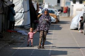 Displaced Palestinian Children At Shelter - Gaza