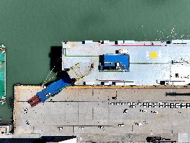 China Lianyungang Port Export Vehicles