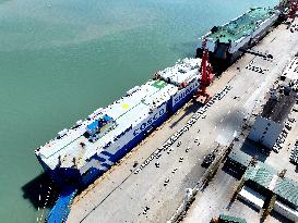 China Lianyungang Port Export Vehicles