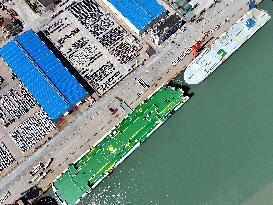 China Lianyungang Port Export Vehicles