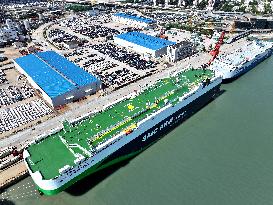 China Lianyungang Port Export Vehicles