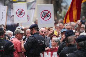 anti-Monarchist Protest Against King's Visit to Liceu - Spain