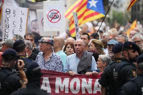 anti-Monarchist Protest Against King's Visit to Liceu - Spain