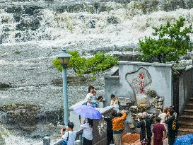 Xiangshuitan Waterfall