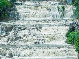 Xiangshuitan Waterfall