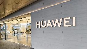 Huawei Largest Global Smart Product Flagship Store
