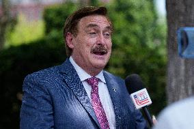 Mike Lindell outside White House