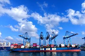 Foreign Trade Containers Trade