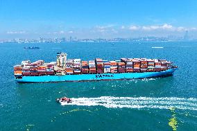 Container-ship