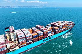 Container-ship
