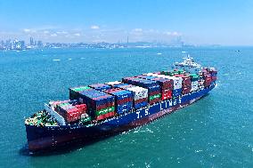 Container-ship