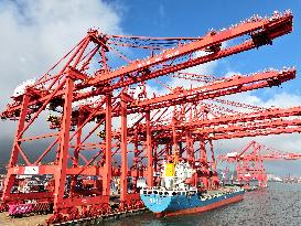 Chinese Ports Cargo Throughput Increased