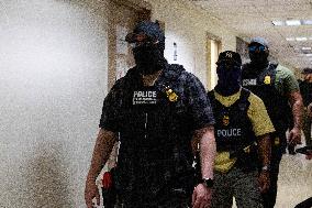 ICE Detains Immigrants in New York Court House - USA