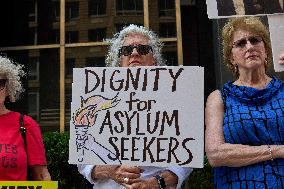 ICE Detains Immigrants in New York Court House - USA