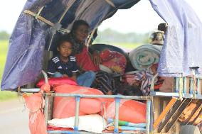 Cambodian villagers living near the border in Oddar