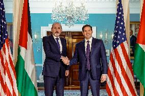 U.S. Secretary of State Marco Rubio (R) meets with Jordanian Foreign Minister Ayman Safadi - Washington