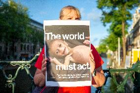 Thousands Occupy Central Amsterdam in Support of Gaza