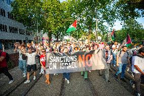 Thousands Occupy Central Amsterdam in Support of Gaza