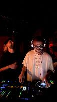DJ Noy At Chichi - Paris