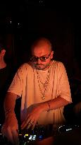 DJ Noy At Chichi - Paris