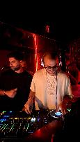 DJ Noy At Chichi - Paris