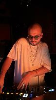 DJ Noy At Chichi - Paris