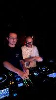 DJ Noy At Chichi - Paris