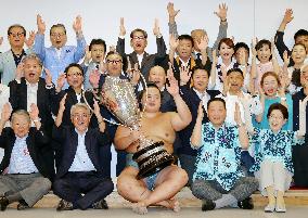 Sumo: Nagoya Grand Sumo Tournament