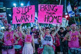 Israelis protest Against the War in Gaza - Tel Aviv