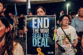 Israelis protest Against the War in Gaza - Tel Aviv