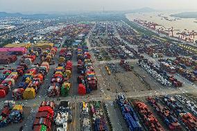 Ports Container Throughput in China Increases in H1 2025