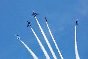 Blue Impulse exhibition flight (Osaka-Kansai Expo)