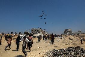 Military Aircraft Drops Humanitarian Aid on Northern Gaza